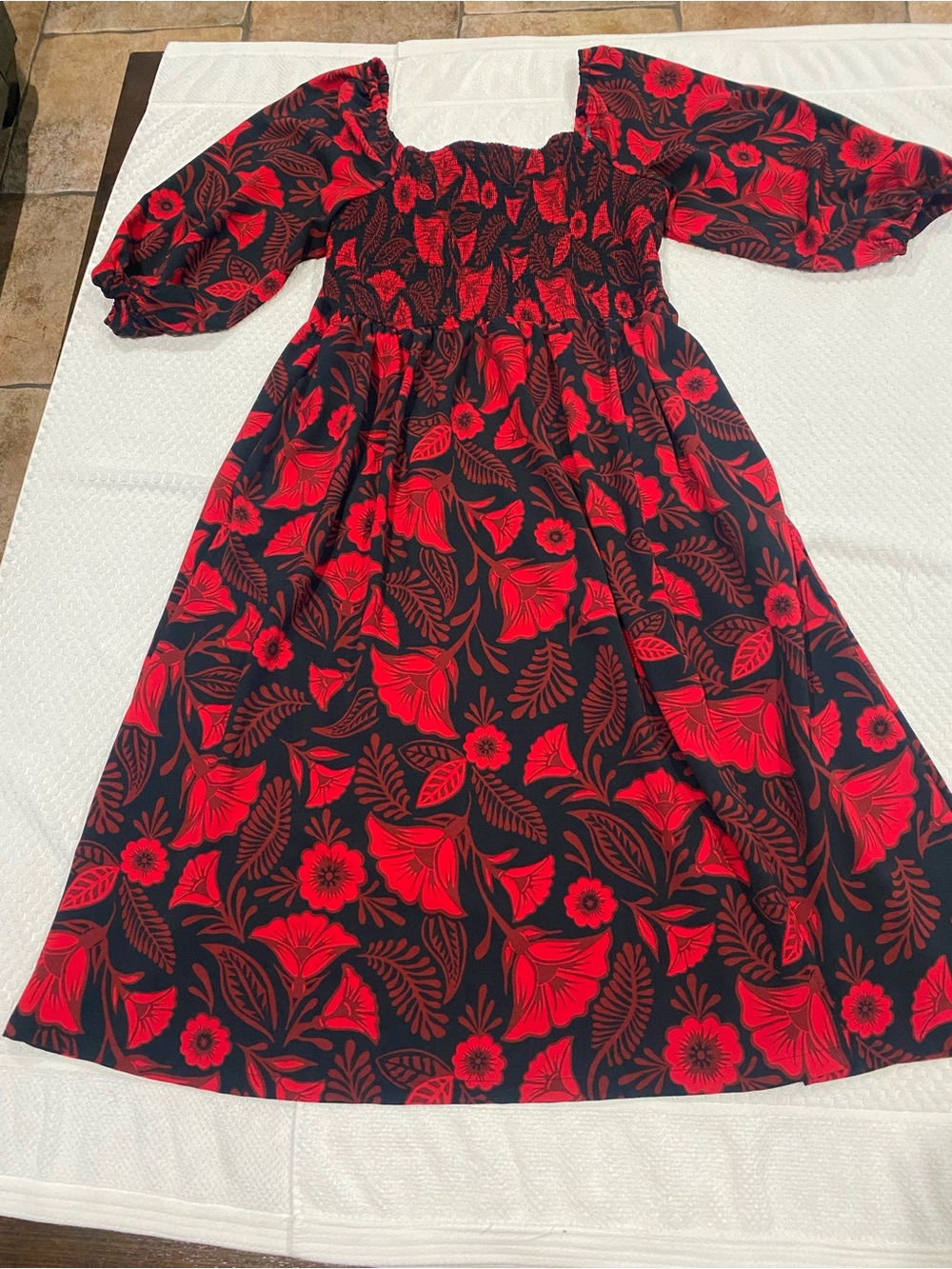 Women’s Red Floral Puff-Sleeve Smocked Dress